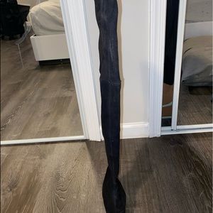 Stuart Weitzman
Highland Suede Over-the-Knee Boots